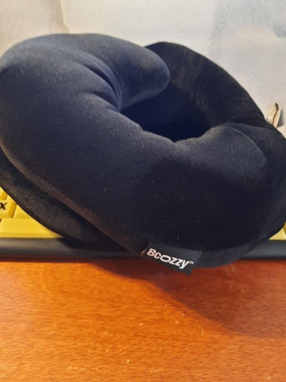 NEW BAG ! Bcozzy Neck&Travel Pillow Patented Relief for Neck Pain&Support Blck L